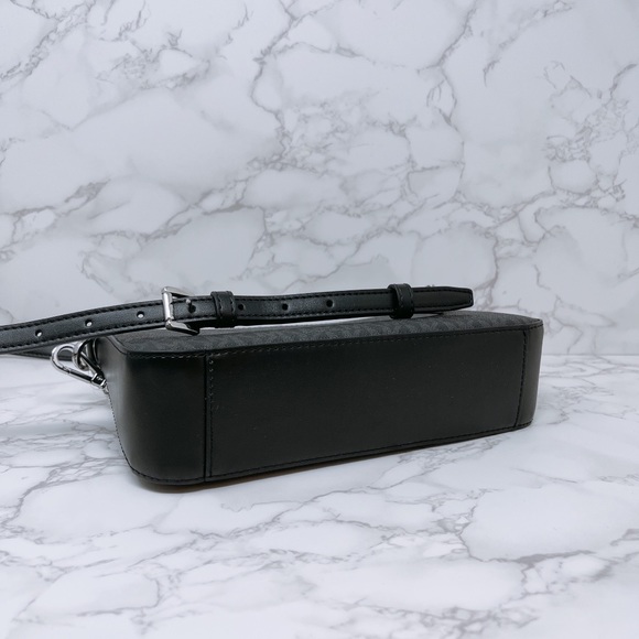 Michael Kors zip crossbody - Picture 7 of 7